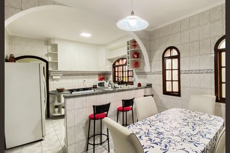 Casa à venda com 145m², 3 quartos e 2 vagasCozinha 