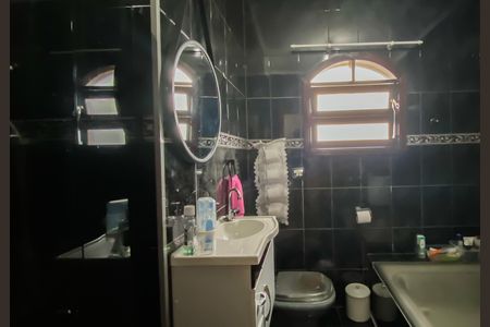 Casa à venda com 145m², 3 quartos e 2 vagasBanheiro 