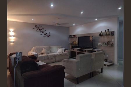 Casa de condomínio para alugar com 240m², 4 quartos e 4 vagasSala