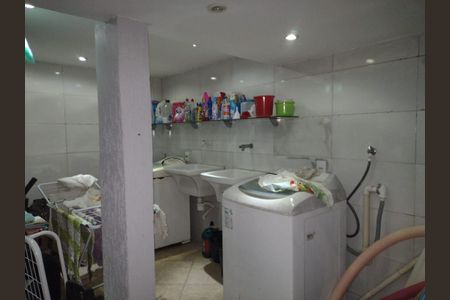 Casa de condomínio para alugar com 240m², 4 quartos e 4 vagasÁrea de Serviço