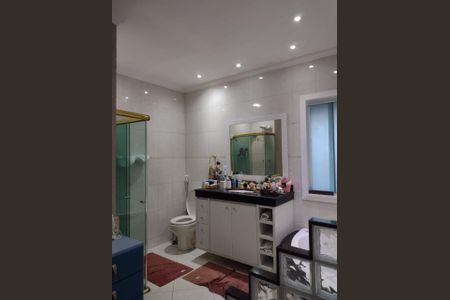 Casa de condomínio para alugar com 240m², 4 quartos e 4 vagasBanheiro