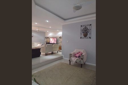 Sala de casa de condomínio para alugar com 4 quartos, 240m² em Maria Paula, São Gonçalo