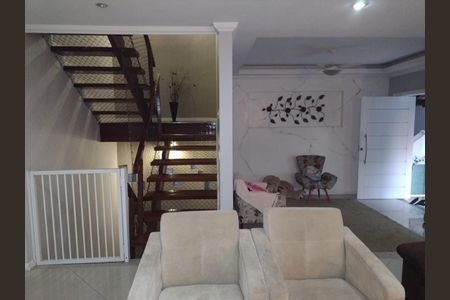 Casa de condomínio para alugar com 240m², 4 quartos e 4 vagasSala