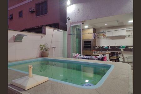 Casa de condomínio para alugar com 240m², 4 quartos e 4 vagasPiscina