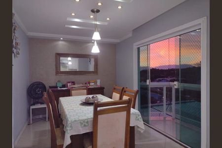 Casa de condomínio para alugar com 240m², 4 quartos e 4 vagasSala de Jantar