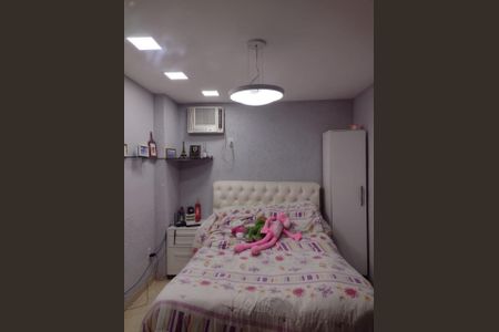 Casa de condomínio para alugar com 240m², 4 quartos e 4 vagasQuarto