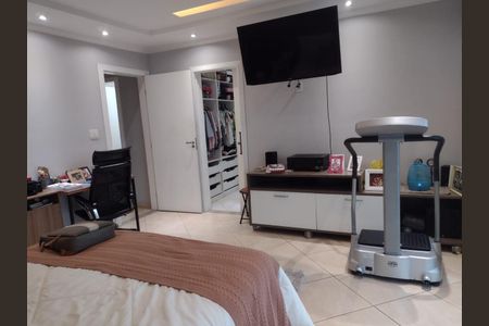 Casa de condomínio para alugar com 240m², 4 quartos e 4 vagasQuarto