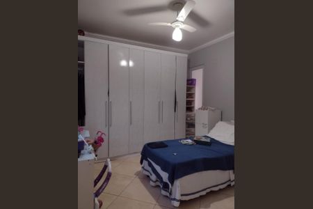 Casa de condomínio para alugar com 240m², 4 quartos e 4 vagasQuarto