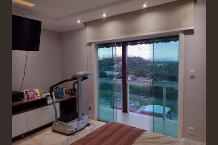 Casa de condomínio para alugar com 240m², 4 quartos e 4 vagasQuarto