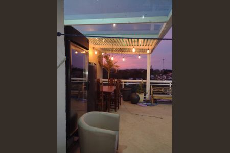 Casa de condomínio para alugar com 240m², 4 quartos e 4 vagasVaranda