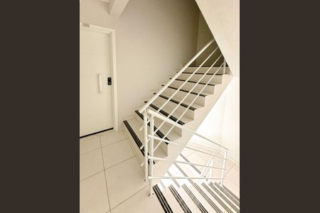 Apartamento para alugar com 60m², 2 quartos e 1 vagaEscada