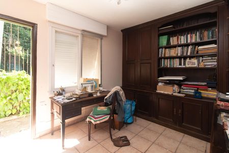 Casa para alugar com 320m², 4 quartos e 2 vagasEscritório