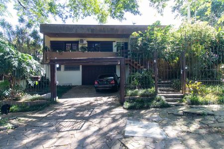 Casa para alugar com 320m², 4 quartos e 2 vagasFachada