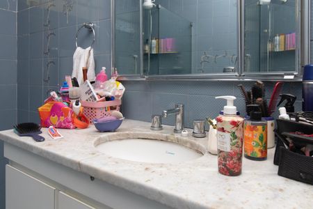 Casa para alugar com 320m², 4 quartos e 2 vagasBanheiro Social