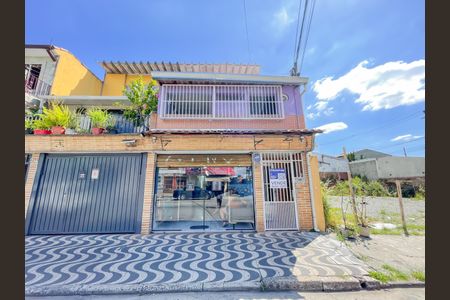 Casa à venda com 200m², 2 quartos e 2 vagasFachada