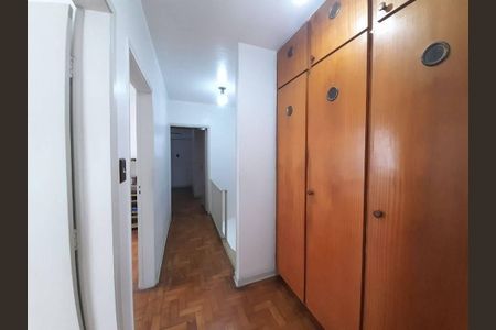 Casa à venda com 4 quartos, 185m² em Jardim Rizzo, São Paulo