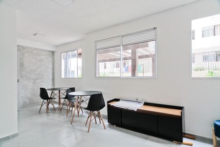 Apartamento para alugar com 31m², 2 quartos e sem vagaÁrea comum - Salão de festas