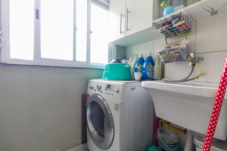 Apartamento à venda com 58m², 3 quartos e 1 vagaÁrea de Serviço