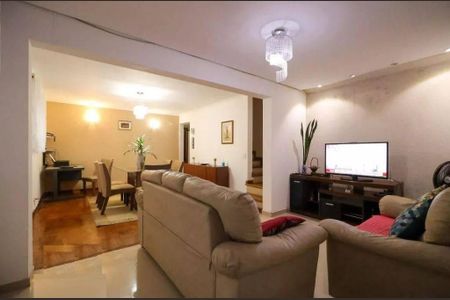 Casa à venda com 11 quartos, 250m² em Vila Indiana, São Paulo