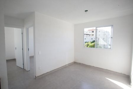Sala de apartamento para alugar com 2 quartos, 70m² em Taquara, Rio de Janeiro