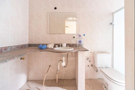 Casa à venda com 340m², 5 quartos e 7 vagasBanheiro do Quarto 3