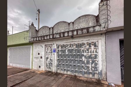 Casa à venda com 340m², 5 quartos e 7 vagasFachada