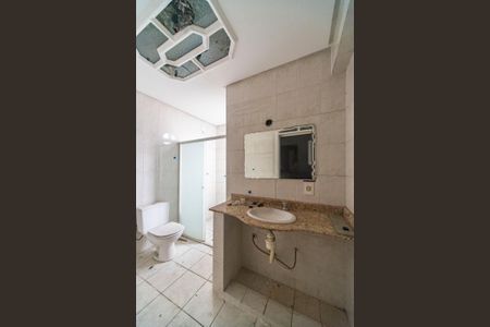 Casa à venda com 340m², 5 quartos e 7 vagasBanheiro do Quarto 4