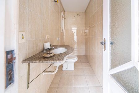 Casa à venda com 340m², 5 quartos e 7 vagasBanheiro da Sala de Jogos