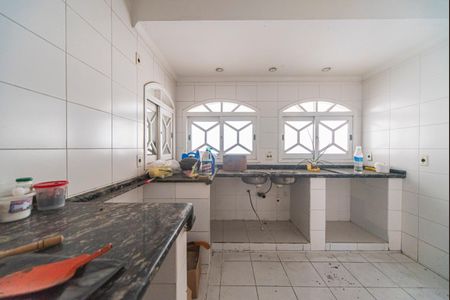 Casa à venda com 340m², 5 quartos e 7 vagasCozinha 