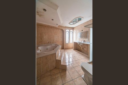 Casa à venda com 340m², 5 quartos e 7 vagasBanheiro do Quarto 5