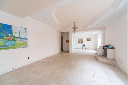 Casa à venda com 340m², 5 quartos e 7 vagasSala