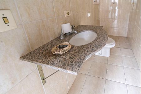 Casa à venda com 340m², 5 quartos e 7 vagasBanheiro da Sala de Jogos