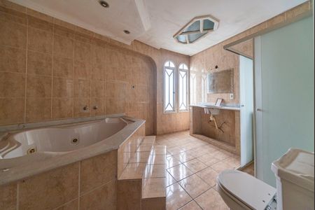 Casa à venda com 340m², 5 quartos e 7 vagasBanheiro do Quarto 5