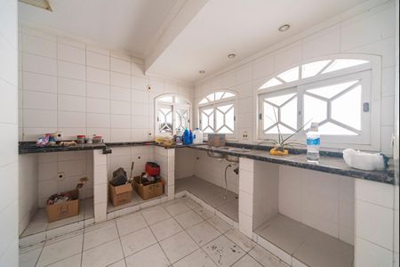 Casa à venda com 340m², 5 quartos e 7 vagasCozinha 