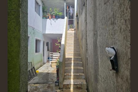 Casa à venda com 172m², 5 quartos e 1 vagaEscada acesso a casa 02