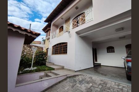 Casa à venda com 288m², 4 quartos e 2 vagas
