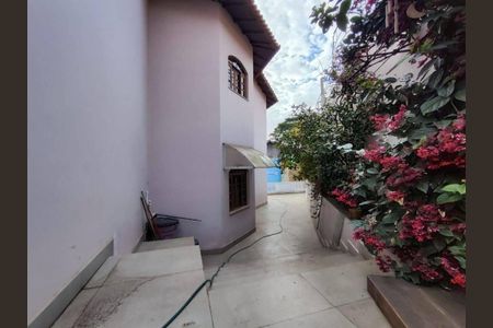 Casa à venda com 288m², 4 quartos e 2 vagas
