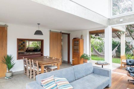 Casa à venda com 4 quartos, 225m² em Butantã, São Paulo