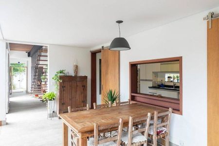Casa à venda com 4 quartos, 225m² em Butantã, São Paulo