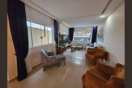 Casa à venda com 3 quartos, 121m² em Jardim Ester, São Paulo