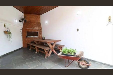 Casa à venda com 4 quartos, 200m² em Jardim Peri Peri, São Paulo