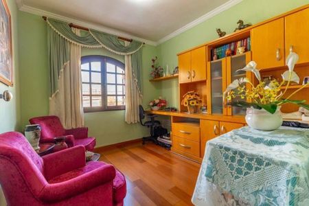 Casa à venda com 251m², 3 quartos e 1 vaga