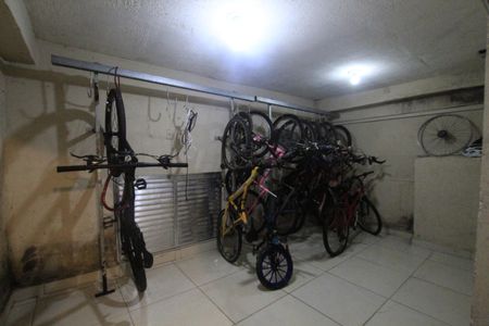 bicicletário de apartamento para alugar com 2 quartos, 43m² em Sé, São Paulo
