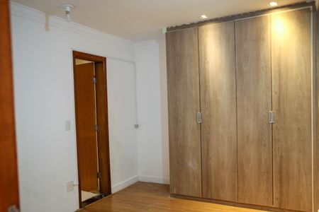 Casa à venda com 158m², 3 quartos e 2 vagasSuíte