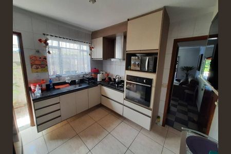 Casa à venda com 3 quartos, 150m² em Rio Pequeno, São Paulo