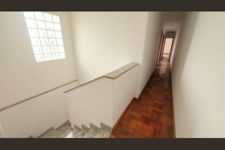 Casa à venda com 180m², 4 quartos e 4 vagas