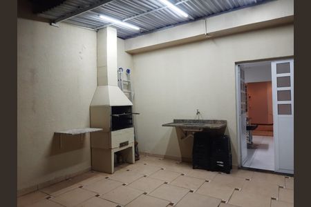 Casa à venda com 220m², 6 quartos e 2 vagas Casa à venda com 220m², 6 quartos e 2 vagasÁrea externa
