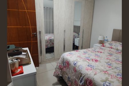Casa à venda com 220m², 6 quartos e 2 vagas Casa à venda com 220m², 6 quartos e 2 vagasQuarto