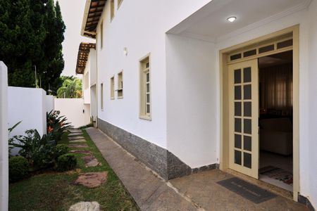 Casa à venda com 300m², 4 quartos e 4 vagasEntrada