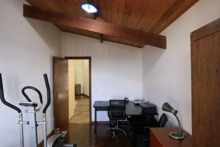 Casa à venda com 300m², 4 quartos e 4 vagasEscritório